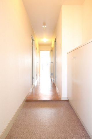 リアライズ垂水の玄関