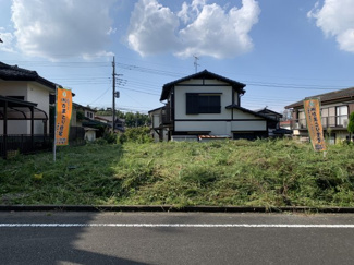 【外観】 | 道路から平坦な整形地。カースペースは3台以上可能