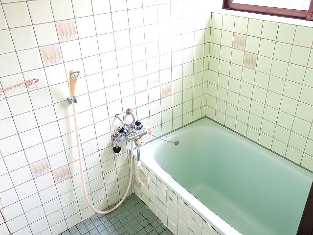 香南市野市町西野 中古戸建ての浴室