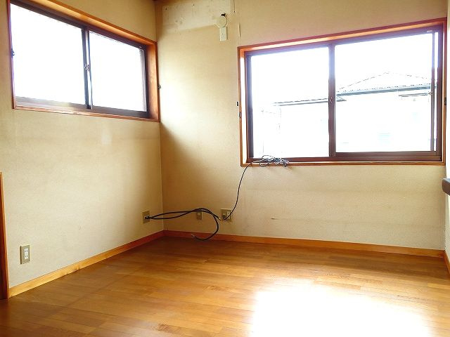 香南市野市町西野 中古戸建ての洋室