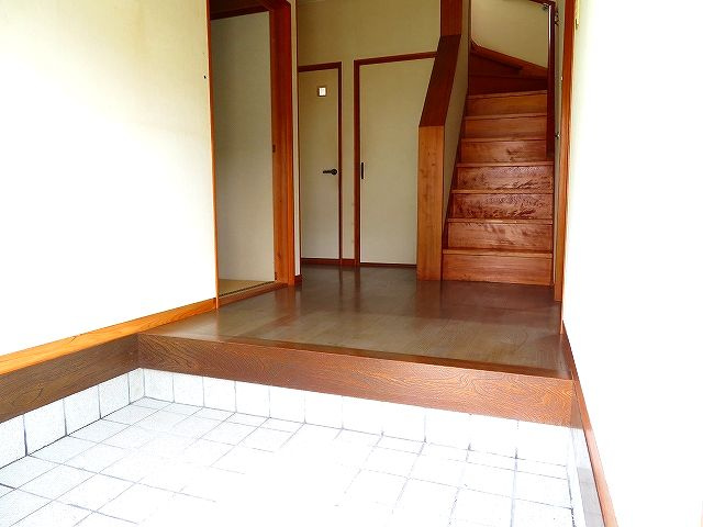 香南市野市町西野 中古戸建ての玄関