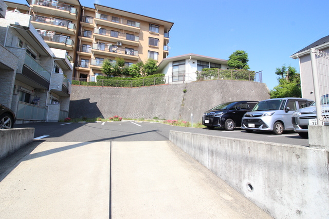 リブリ・サンシャイン飯島の駐車場