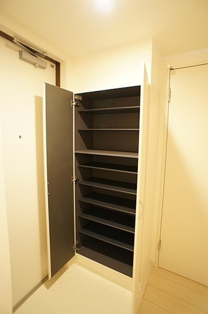 リブリ・サンシャイン飯島の玄関