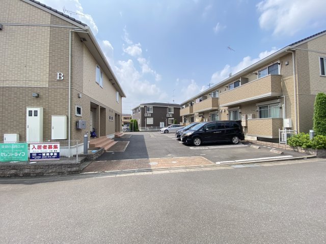 フェリース Aの駐車場
