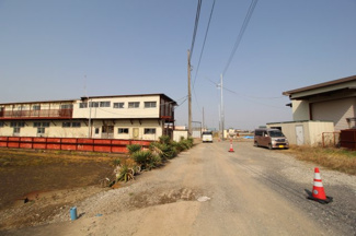 【前面道路含む現地写真】 | 川越市大字古市場　建築条件なし売地　「上福岡駅」徒歩33分　敷地498坪　