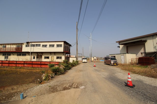 川越市大字古市場　建築条件なし売地　「上福岡駅」徒歩33分　敷地498坪　の前面道路含む現地写真