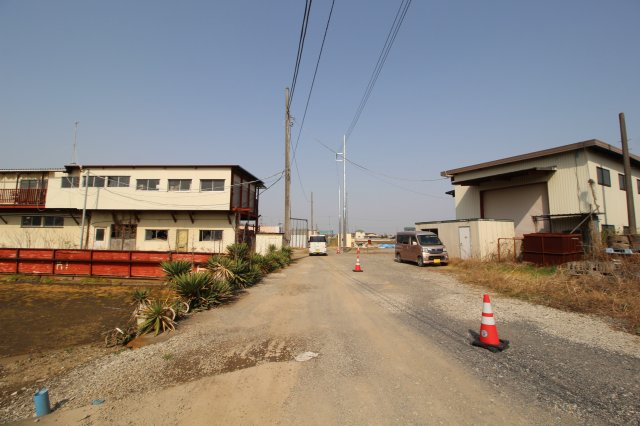 川越市大字古市場　建築条件なし売地　「上福岡駅」徒歩33分　敷地498坪　の前面道路含む現地写真