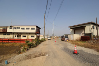 【前面道路含む現地写真】 | 川越市大字古市場　建築条件なし売地　「上福岡駅」徒歩33分　敷地498坪　
