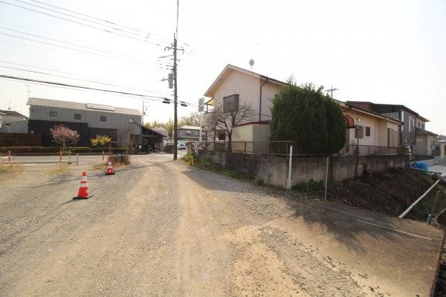 川越市大字古市場　建築条件なし売地　「上福岡駅」徒歩33分　敷地498坪　の前面道路含む現地写真