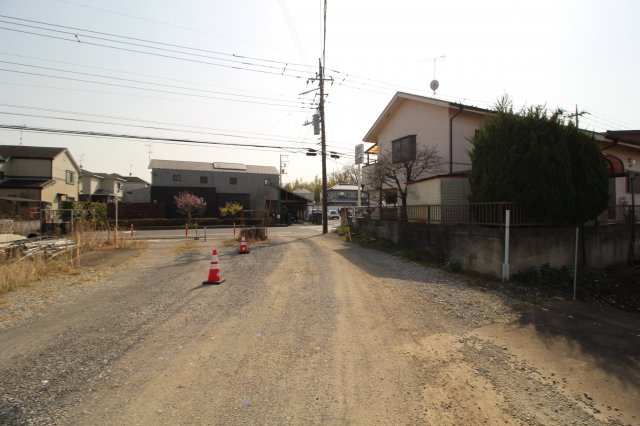 川越市大字古市場　建築条件なし売地　「上福岡駅」徒歩33分　敷地498坪　の前面道路含む現地写真