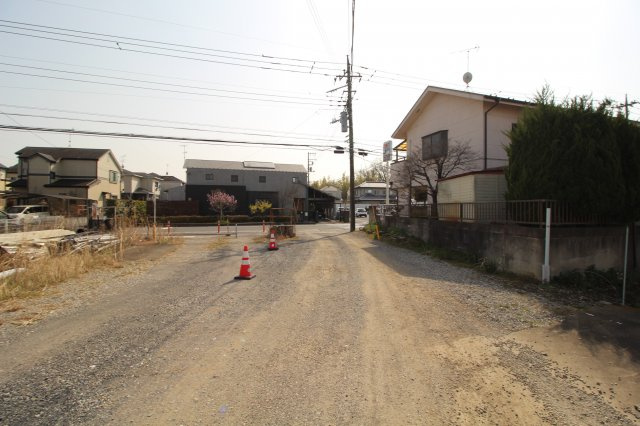 川越市大字古市場　建築条件なし売地　「上福岡駅」徒歩33分　敷地498坪　の前面道路含む現地写真