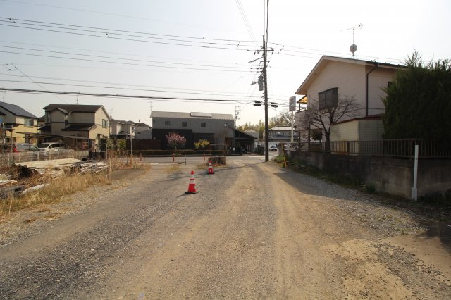 川越市大字古市場　建築条件なし売地　「上福岡駅」徒歩33分　敷地498坪　の前面道路含む現地写真