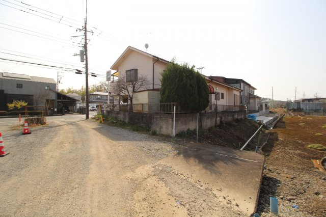 川越市大字古市場　建築条件なし売地　「上福岡駅」徒歩33分　敷地498坪　の前面道路含む現地写真