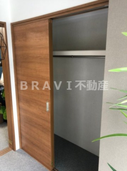 Uresidence Temmabashi　BRAVI不動産の収納|【T’s SQUARE Kitahama】専用の収納スペースです