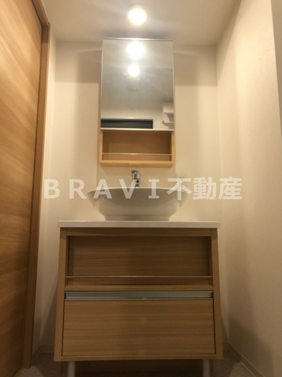 Uresidence Temmabashi　BRAVI不動産の独立洗面台|【T’s SQUARE Kitahama】独立洗面台です