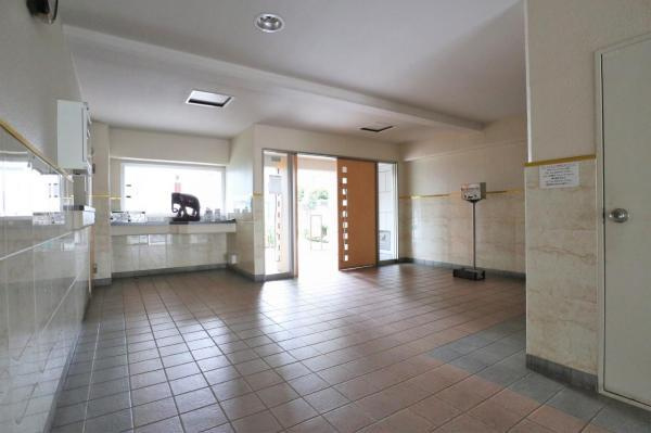 日商岩井鶴見マンション　（鶴見区下野谷町1丁目）のエントランス|建物の内部です
