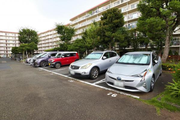 日商岩井鶴見マンション　（鶴見区下野谷町1丁目）の駐車場|駐車場があるので、車を買う予定の方も安心です