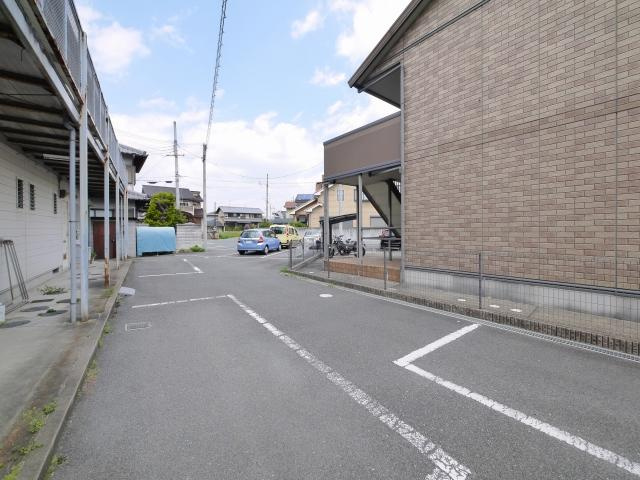 長谷川ハイツの駐車場