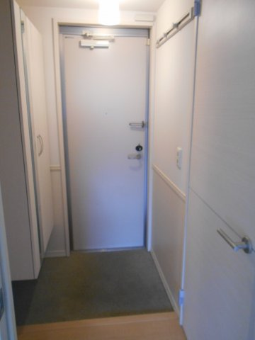 グラシューズ市川の玄関