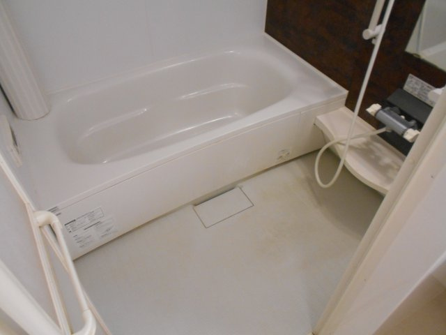 グラシューズ市川の浴室