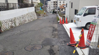 【前面道路含む現地写真】 | 前面道路：公道　南西6.4ｍ　北東5.3ｍ
交通量は少なめです☆