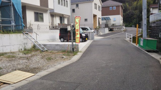 【前面道路含む現地写真】 | 私道：４．２ｍ
見通しの良い道路です◎