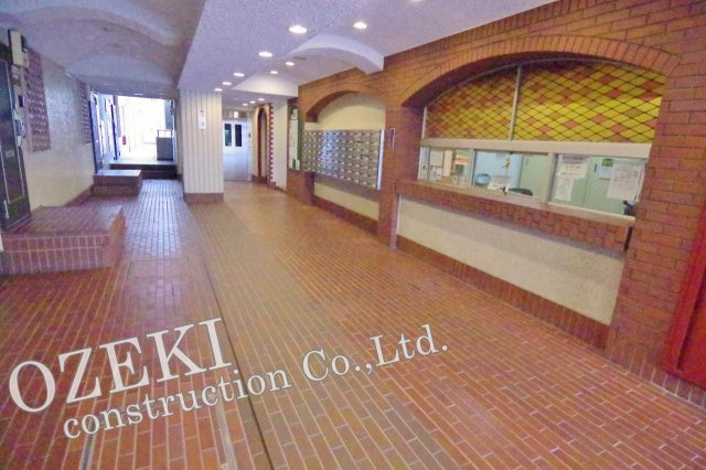 ワールドマンション越谷のエントランス