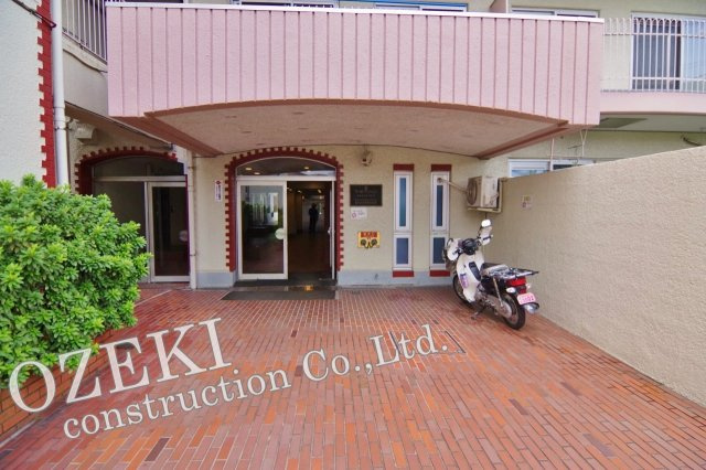 ワールドマンション越谷のエントランス