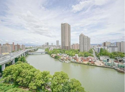 【展望】 | ロイヤルアーク花水都OSAKA | 東側バルコニーからは、大川が一望できます
