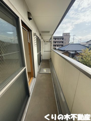 【バルコニー】 | フィネス河南 | 暖かな日差しのふりそそぐバルコニー