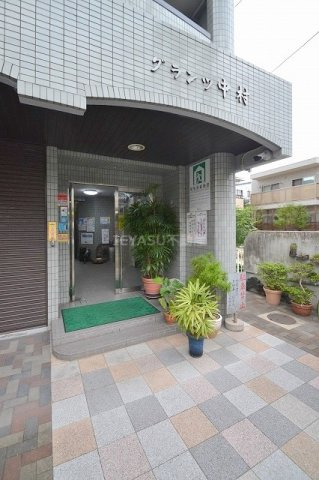 広島市西区大宮３丁目の賃貸マンションのエントランス