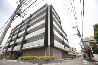 【外観】 | 総戸数２３戸、２０１９年２月築、管理人は日勤勤務につき管理体制良好です♪
