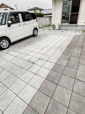 テラスハウス蜆塚の駐車場