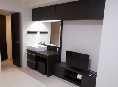 【展望】 | インゼル ガーデン | 反転タイプ・液晶テレビや収納棚が有ります。