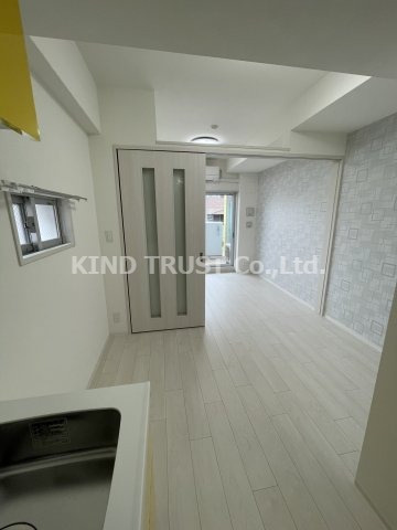 ビガーポリス412天満二丁目Ⅱの居間・リビング|こちらのリビングで趣味の時間をお楽しみください