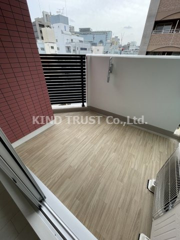 ビガーポリス412天満二丁目Ⅱのバルコニー|外からの目が気にならないバルコニーで洗濯物が干せます