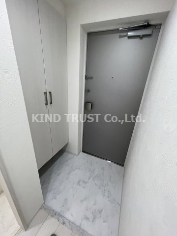 ビガーポリス412天満二丁目Ⅱの玄関|明るい玄関です