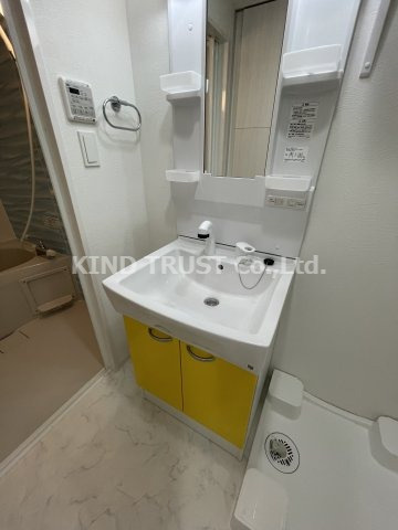 ビガーポリス412天満二丁目Ⅱの洗面所|明るい洗面所です