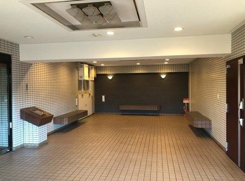 ＮＩＣアーバンプラザ鶴見　（鶴見区生麦4丁目）のエントランス|ゆとりのあるエントランスです