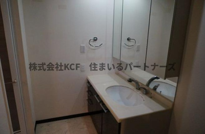 【洗面所】 | エイルマンション諏訪野 | 明るい洗面所です