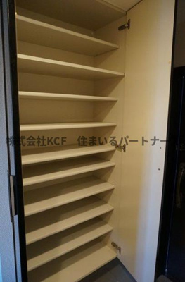 【玄関】 | エイルマンション諏訪野 | 明るい玄関です