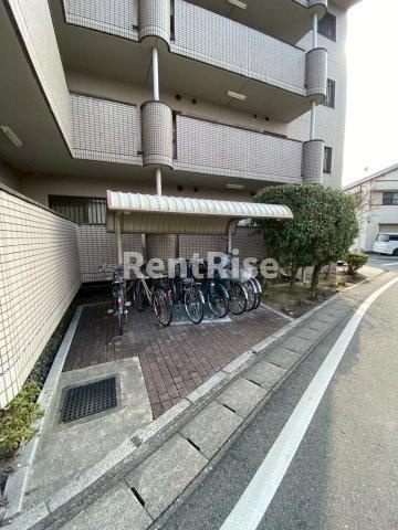 ヴァンコーポ大赤見の駐車場