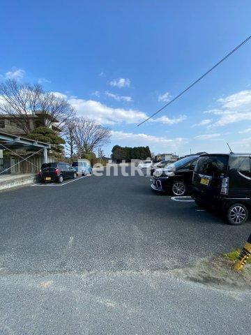 ヴァンコーポ大赤見の駐車場