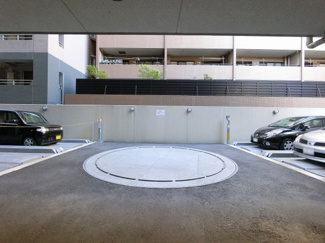【駐車場】 | ターンテーブル付機械式駐車場です。