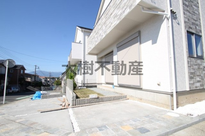 【駐車場】 | 海老名市国分寺台2丁目　新築戸建て　 全2棟【仲介手数料無料】 | 角地の為開放感あります