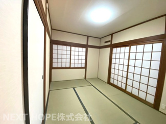 【和室】 | 川西市萩原２丁目中古戸建 | １階和室６帖です♪お客様部屋として・小さなお子様の遊びスペースとして色々活躍してくれる居室です！！