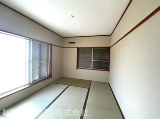 【和室】 | 川西市萩原２丁目中古戸建 | ２階和室６帖です♪バルコニーに面した明るく開放的な室内です(^^)