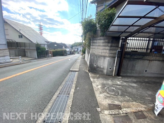 【前面道路含む現地写真】 | 川西市萩原２丁目中古戸建 | 前面道路は広々約8.8mです♪開放的です！