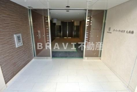 ザ・パークハビオ天満橋　BRAVI不動産のエントランス|【ザ・パークハビオ天満橋】ゆとりのあるエントランスです