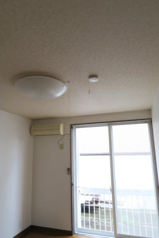 エクセル2000の居間・リビング|エアコンは新品に交換いたします！